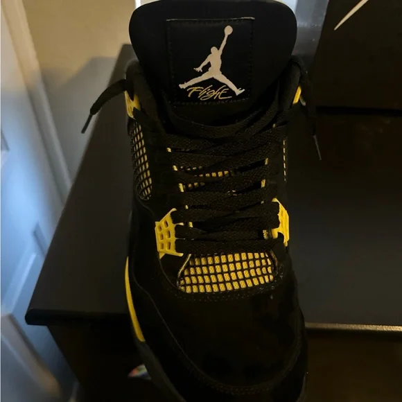 Jordan 4 yellow thunder